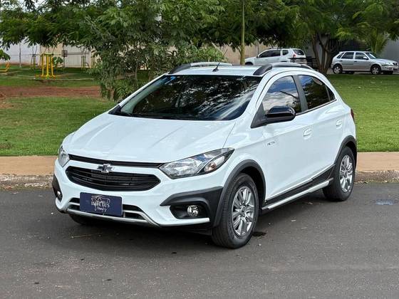CHEVROLET ONIX 1.4 MPFI ACTIV 8V FLEX 4P AUTOMÁTICO